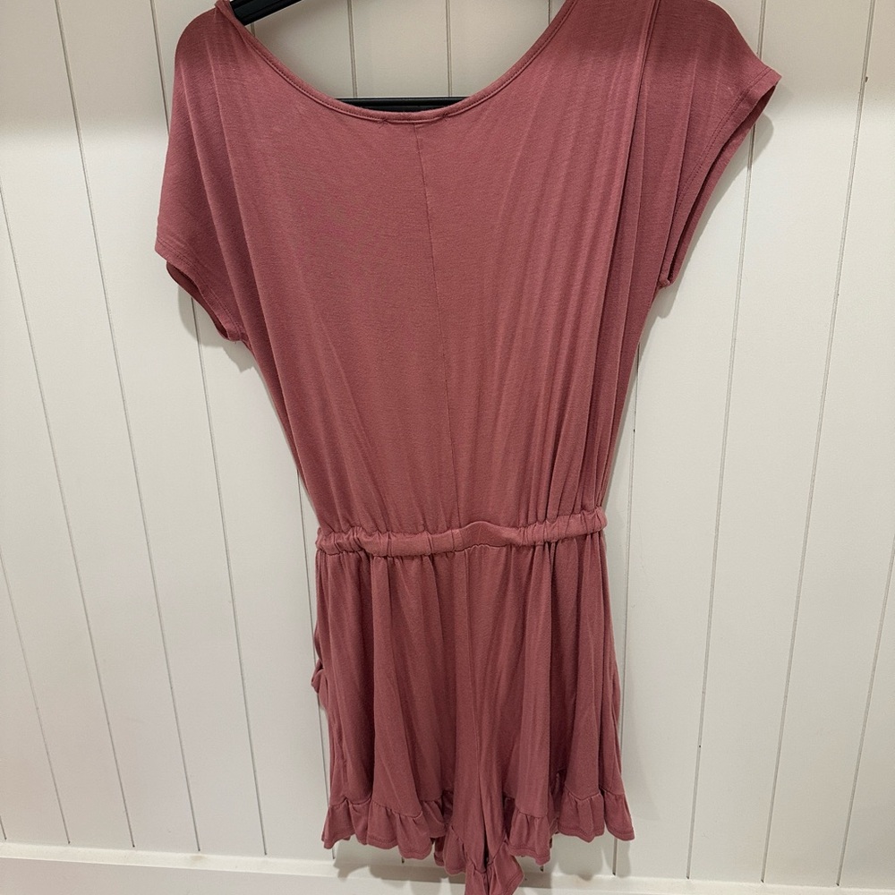 Pink Lily Ruffle Romper - Picture 2 of 3